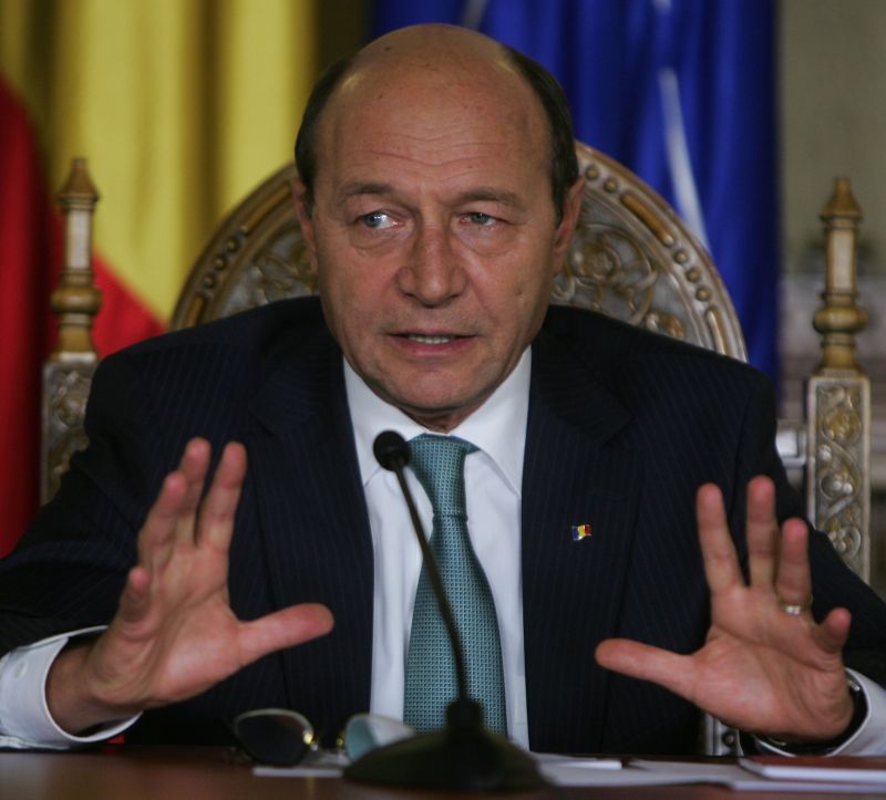 Băsescu: România nu susține o soluție militară în Libia