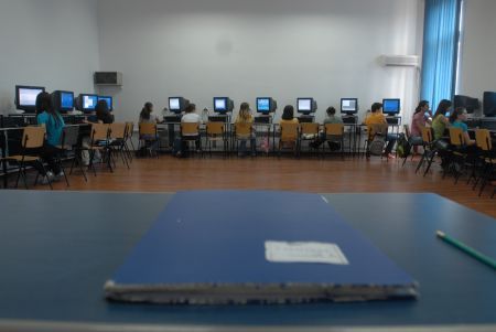 Cataloagele virtuale, urâte de elevi, foarte utile pentru profesori şi părinţi