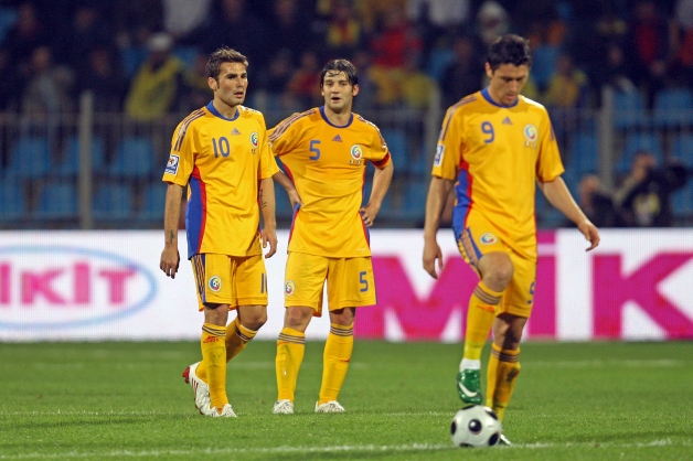 De ce se retrag fotbaliştii români pe capete din naţională