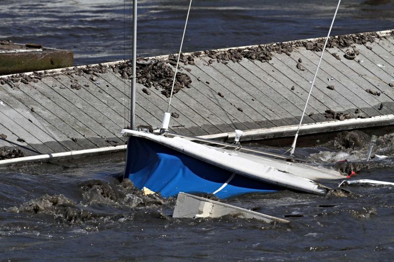 Decese în SUA şi Indonezia în urma valurilor tsunami