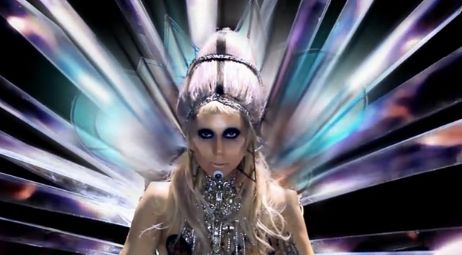 Lady Gaga naşte monştri