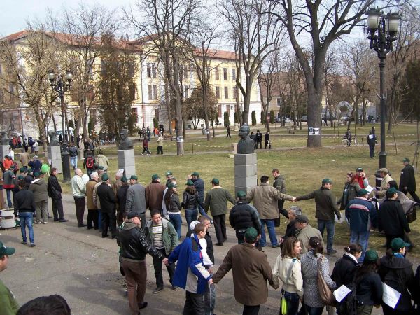 Lanț uman pentru salvarea unui parc