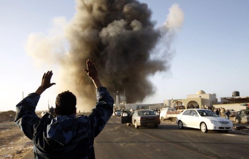 Libia Live: Gaddafi trimite tancurile şi avioanele peste rebeli