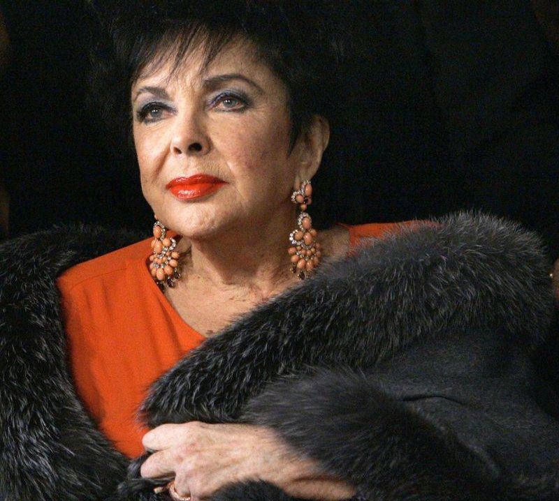 Liz Taylor a trecut în legendă la 79 de ani