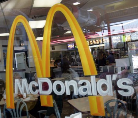 McDonald's nu mai e cel mai mare lanţ de restaurante din lume