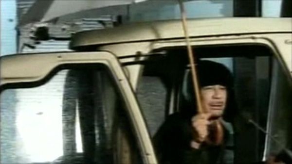 Muammar Gaddafi, invitat să plece în exil