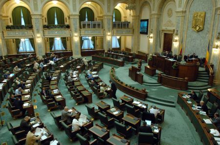 Opoziţia pierde teren în comisiile de la Senat