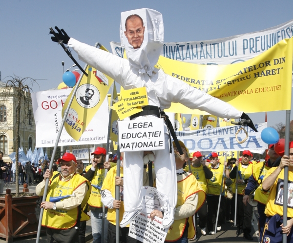 Protest al profesorilor la Ministerul Educaţiei