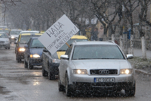 Protest faţă de gropile din asfalt