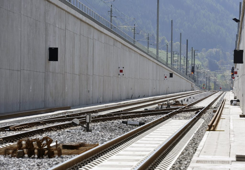 55 de km pe sub munte, între Austria şi Italia