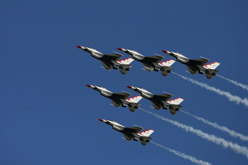 Americanii de la "Thunderbirds", show aviatic la Constanţa