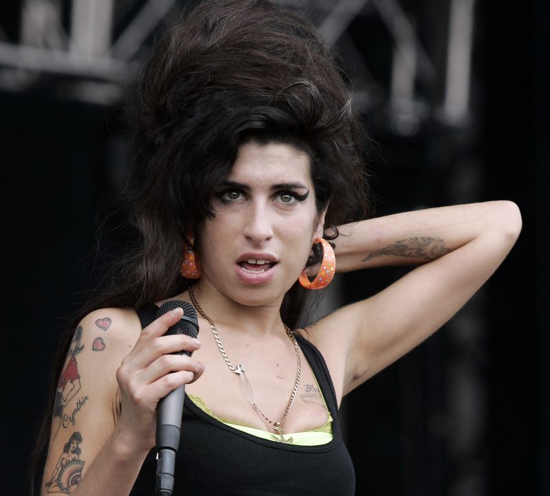 Amy Winehouse, printre artiştii care vor cânta anul acesta la Bucureşti