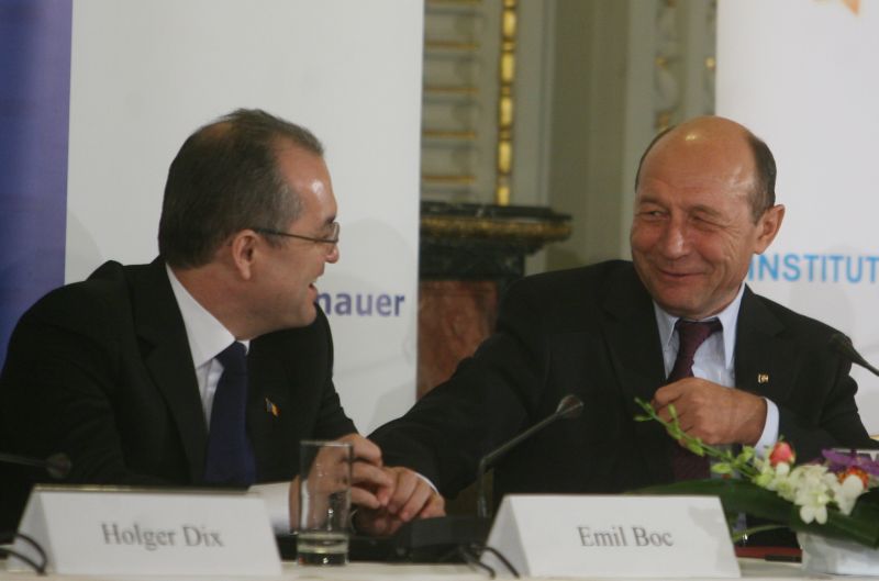 Băsescu l-a pus pe Boc la Muncă. Interimar