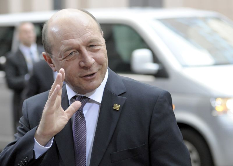 Băsescu: Voi discuta cu BNR dacă e bine să menținem obiectivul aderării la euro în 2015