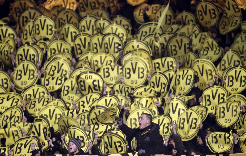 Bombele nu opresc fotbalul la Dortmund