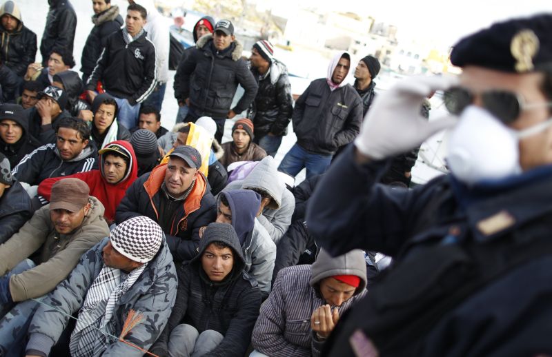 Cine îi vrea pe tunisienii care bat la porţile Romei?