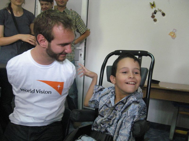 Conferinţa lui Nick Vujicic, omul fără membre