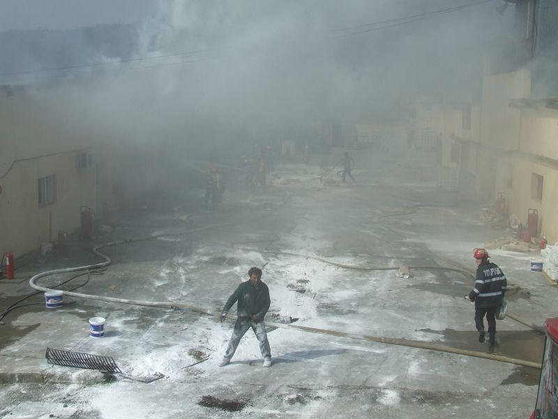 Incendiu la o fabrică de vopsele din Vâlcea
