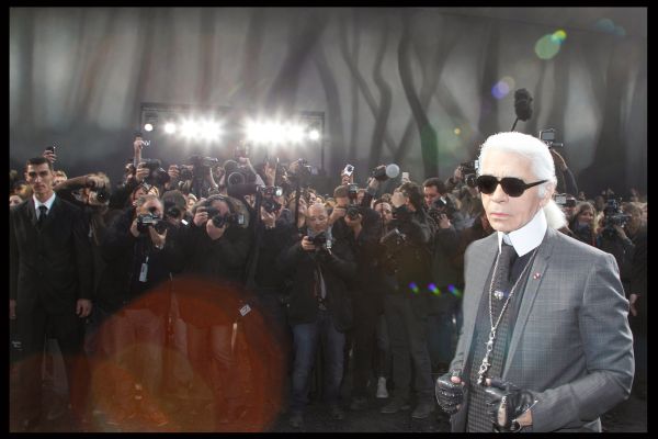 Karl Lagerfeld, despre bani şi stil: ”Nu trebuie să ai bani ca să fii bine îmbrăcat”