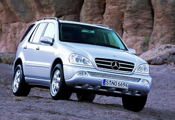 Mercedes-Benz recheamă la service peste 186.000 de SUV-uri Clasa M