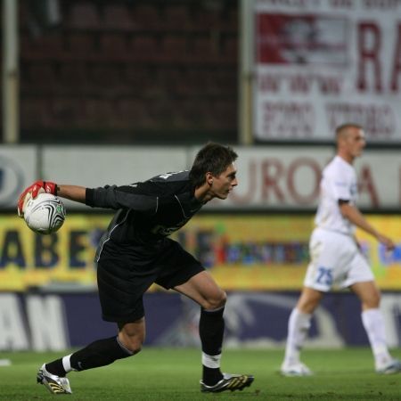 Mihalache loveşte din nou Steaua, după 10 ani | VIDEO