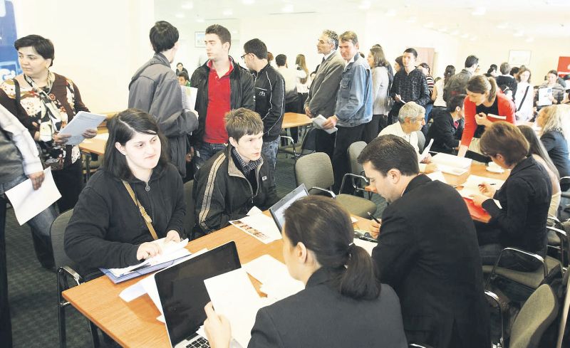 Tinerii care aspiră la titlul „Studentul anului 2011” au verde la înscrieri