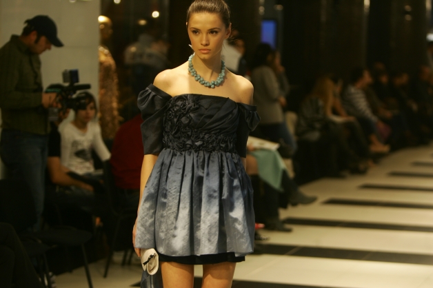 Vara 2011: designerii români pariază pe tricot şi texturi bio