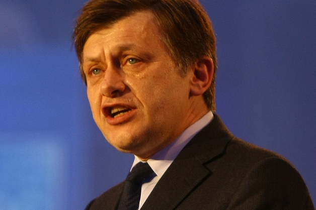 Antonescu: "Soluţia pentru stabilitate este suspendarea lui Băsescu"