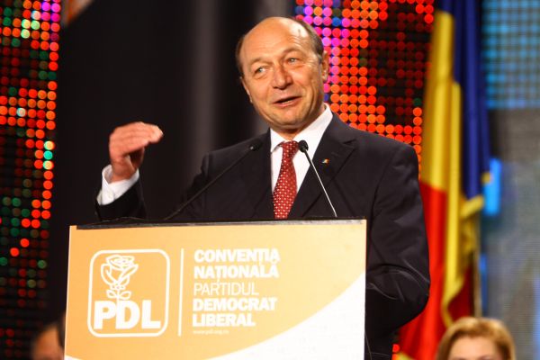 Băsescu: Degeaba exportă Dacia, dacă acasă avem regii neperformante