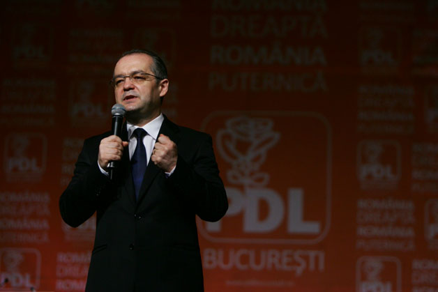 Boc: Dacă nu păstrăm echipa şi parteneriatul cu Băsescu, opoziţie scrie pe PDL