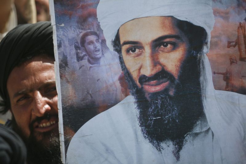 Cântece pentru Osama bin Laden: "Deturnează avioane şi are în cont milioane" | VIDEO