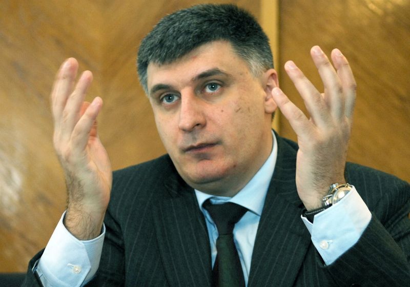 Cătălin Avramescu: "Diplomatic e să nu stai pe acelaşi trotuar cu cei care te înjură"