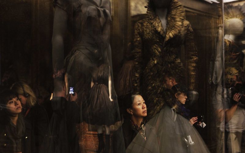 Creaţiile lui Alexander McQueen, celebrate printr-o expoziţie la New York