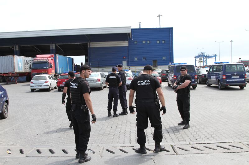 Descinderi în "portul şpăgii": 120 de poliţişti controlează containerele din Constanţa-Sud Agigea