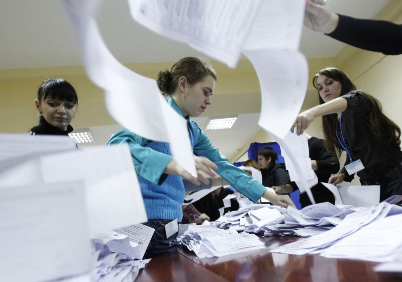 Deutsche Welle: Moldova trece prin cea mai murdară campanie electorală din istorie
