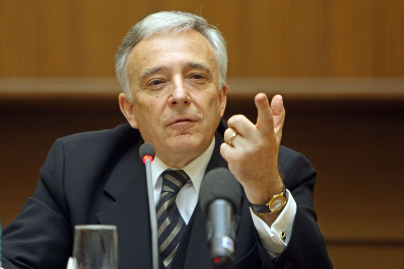 Isărescu: Soluţia iniţială propusă de guvern era mai bună decât majorarea TVA