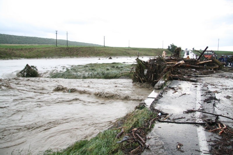 Mai mulţi bani pentru refacerea infrastructurii satelor afectate de inundaţii în 2010