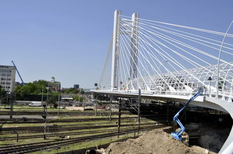 Podul Basarab a trecut primul test. Edilul Capitalei: "Voi monta plăcuţe pe care va scrie: «Început de Băsescu, terminat de Oprescu»" | VIDEO