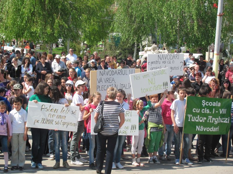 Protest la Năvodari faţă de un depozit de deşeuri