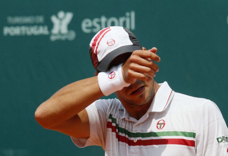 Roland Garros. Victor Hănescu s-a retras. Novak Djokovic merge mai departe