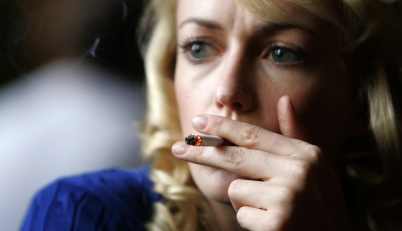 Sexul oral, mai vinovat ca fumatul pentru cancerul în gât