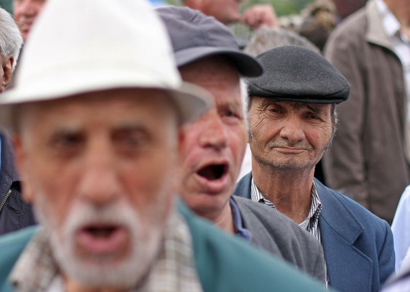 70.000 de pensionari dau în judecată Guvernul României