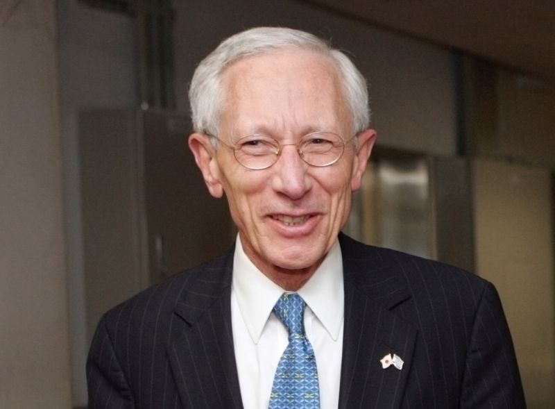 A început duelul între candidaţii la şefia FMI. Pe ce atuuri mizează Stanley Fischer