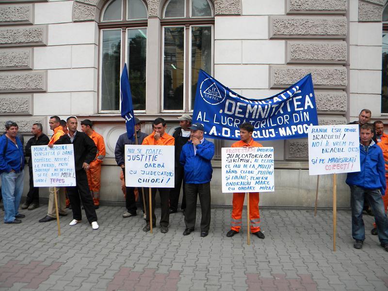 Angajaţii de la Domeniul Public Cluj ies în stradă ca să schimbe o decizie a Justiţiei