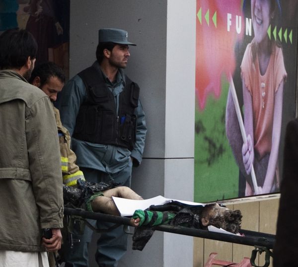 Atentat sinucigaş în Afganistan: 60 de morţi și 120 de răniți