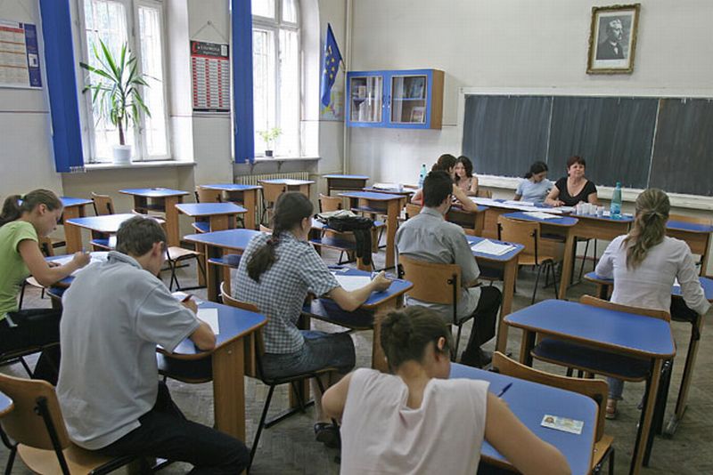 Bacalaureat 2011: Doi profesori supraveghetori din Vaslui, eliminaţi de la BAC