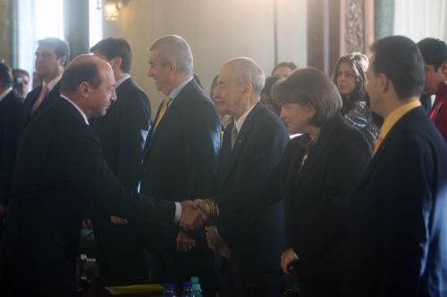 Ce "invitaţie" i-a murmurat preşedintele Băsescu lui Antonescu: Mai staţi multă vreme în opoziţie?