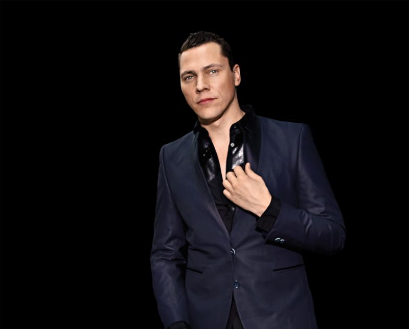 DJ Tiesto şi-a ţinut fanii "în priză" până dimineaţa