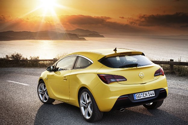 E bătaie: noul Astra GTC, un Scirocco de la Opel | FOTO