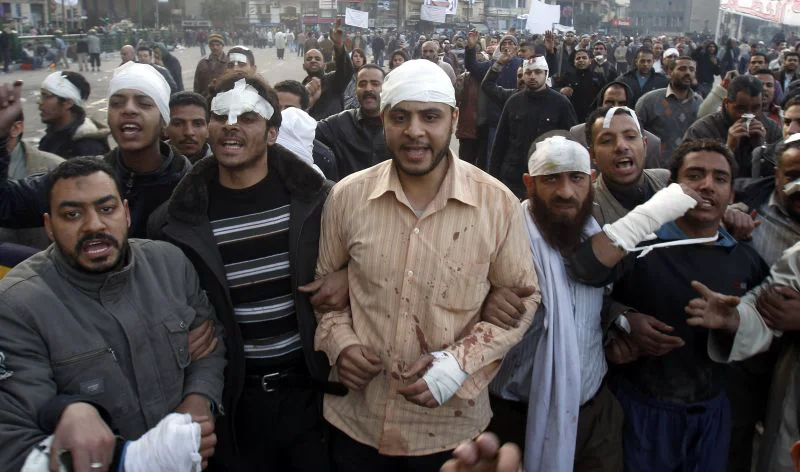 Eroii uitaţi ai revoluţiei din Egipt agonizează în spitale
